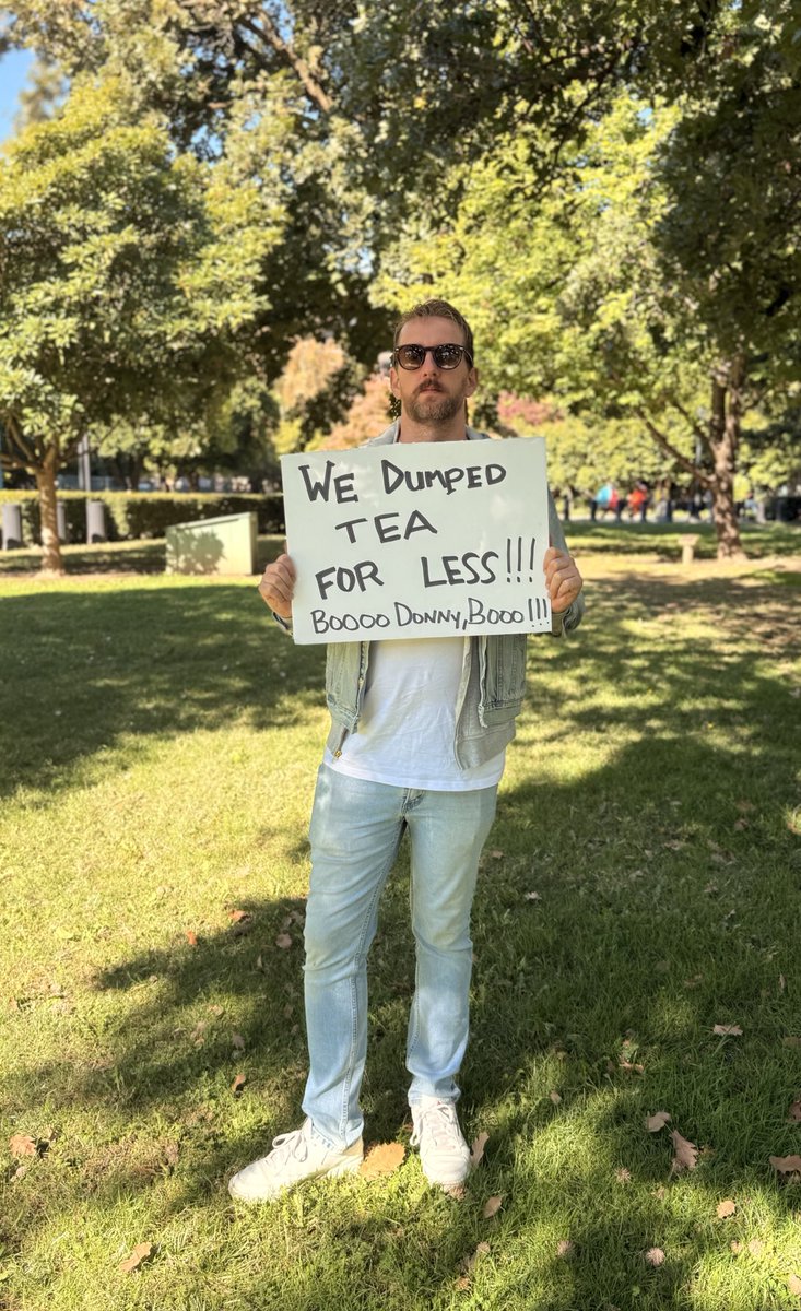 Queerbuilder's tweet image. #nokings