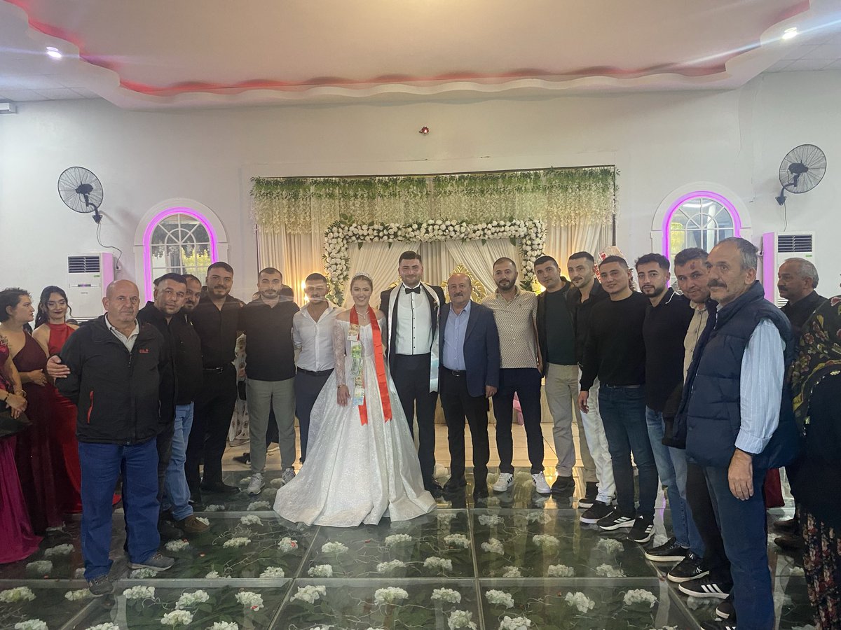 Alaplı Orman İşletme Müdürlüğü’nde görev yapan kıymetli üyemiz Güney Baki Akcan kardeşimizin düğün merasimine Baştemsilcimiz Muhammet Bakan ve emekçi arkadaşlarımızla birlikte katılım sağladık.

Güney Baki ve değerli eşi Bilge hanıma bir ömür boyu mutluluklar dileriz.
