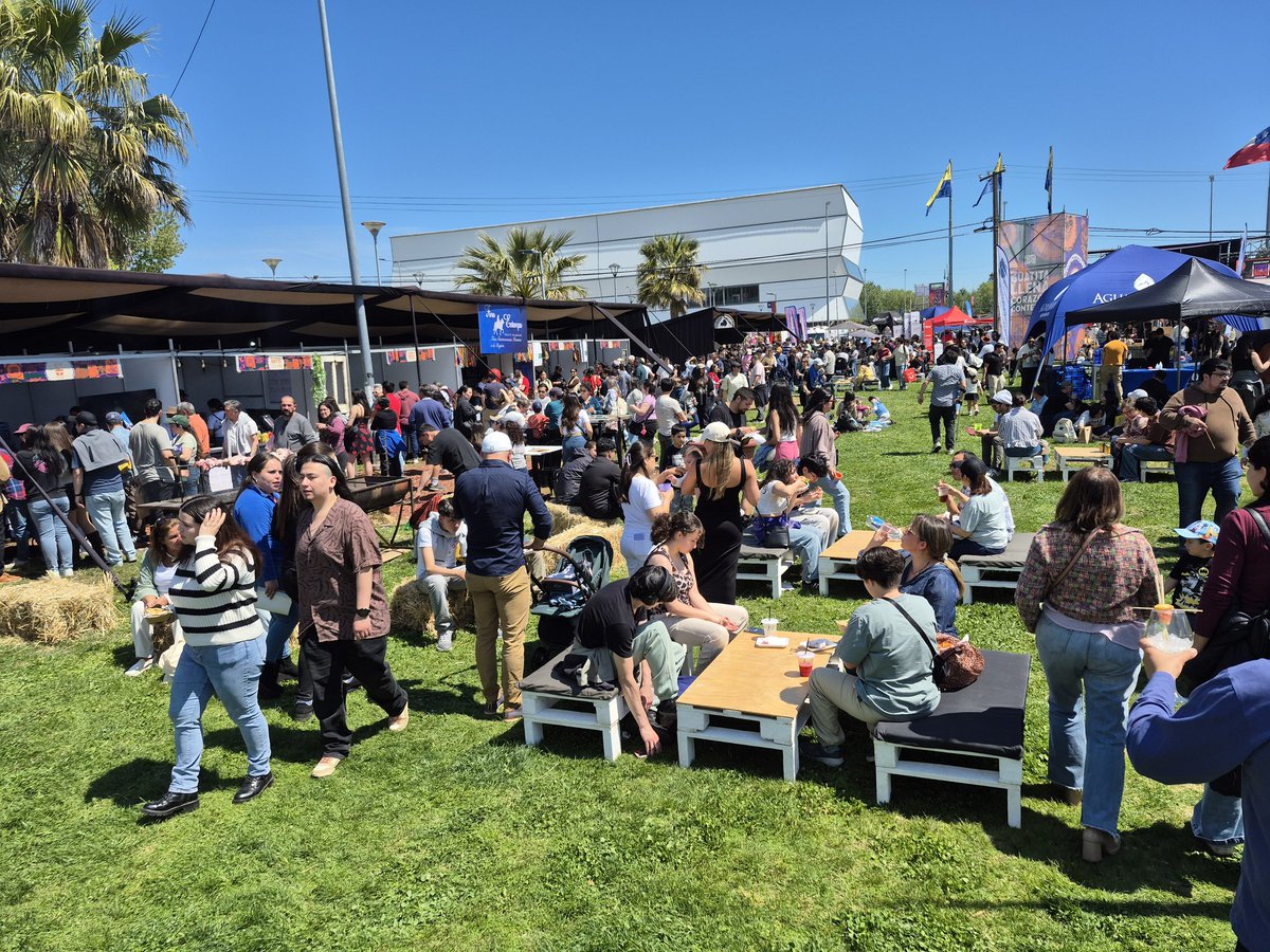 🍽️ ¡Comienza “Conce al Plato”! 😋

El Parque Bicentenario de Concepción se llena de sabores, aromas y alegría con este encuentro gastronómico que celebra lo mejor de nuestra cocina regional. 
👨‍👩‍👧‍👦 Prueba nuevos sabores y vive un fin de semana con identidad, cultura y buena mesa.