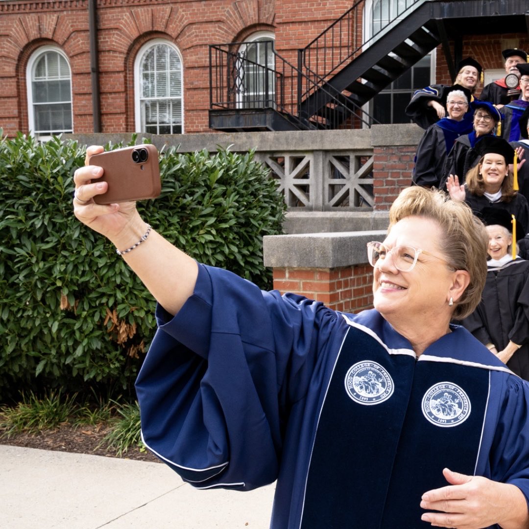 Hood College tweet media