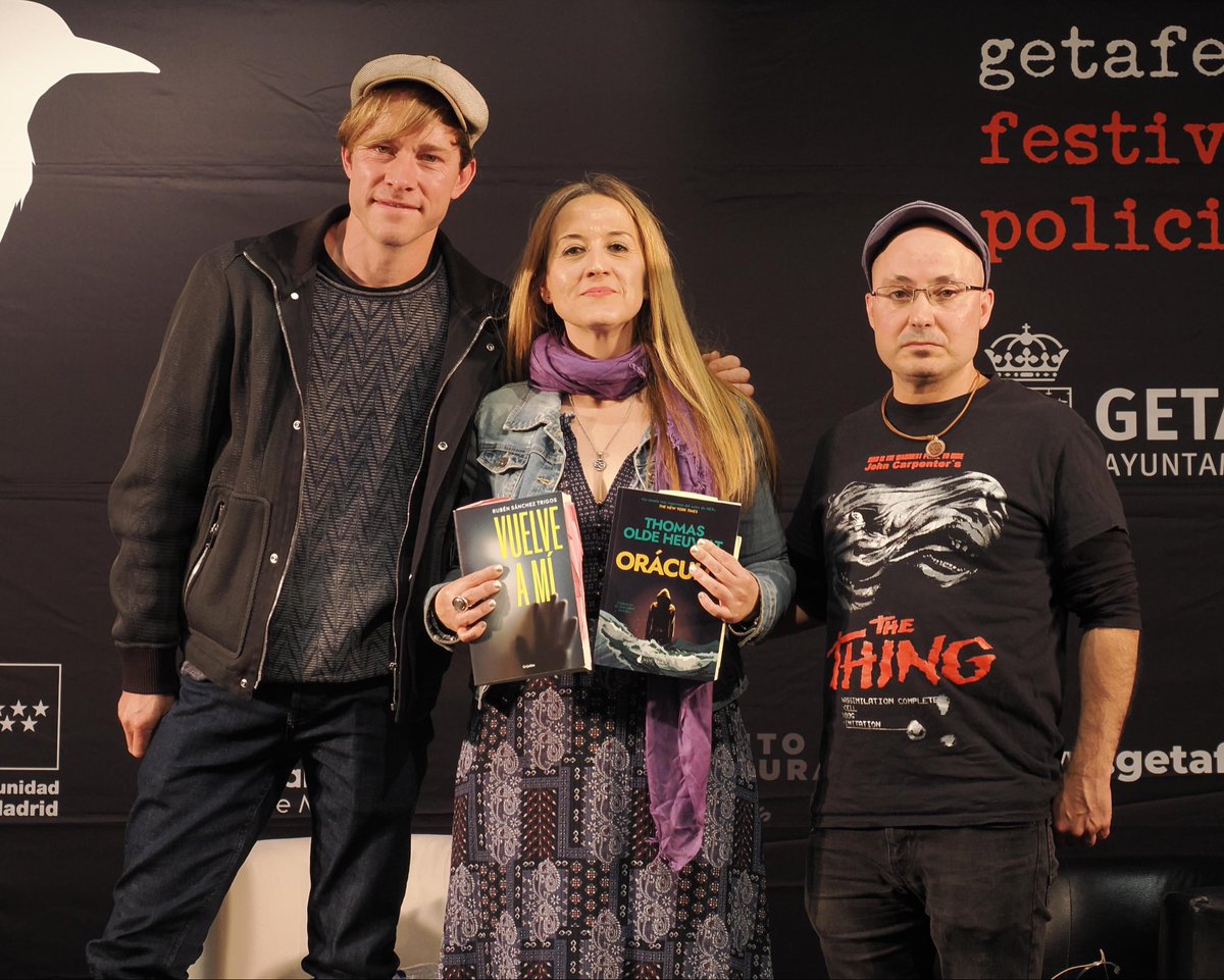 <a href="/rubenstrigos/">Rubén Sánchez Trigos</a> <a href="/aytogetafe/">Ayuntamiento Getafe</a> <a href="/cultura_getafe/">Getafe Cultura</a> <a href="/maica_rivera/">Maica Rivera</a> <a href="/penguinlibros/">Penguin España 🐧📚</a> <a href="/NocturnaEd/">Nocturna</a> Foto finish del Encuentro con… #ThomasOldeHeuvelt y <a href="/rubenstrigos/">Rubén Sánchez Trigos</a> El auge del thriller sobrenatural. Ha moderado <a href="/maica_rivera/">Maica Rivera</a>, comisaria de #getafenegro 

📷 <a href="/ftoniguerrero/">Toni Guerrero</a> 
#La18deGN #getafenegroyfantástico