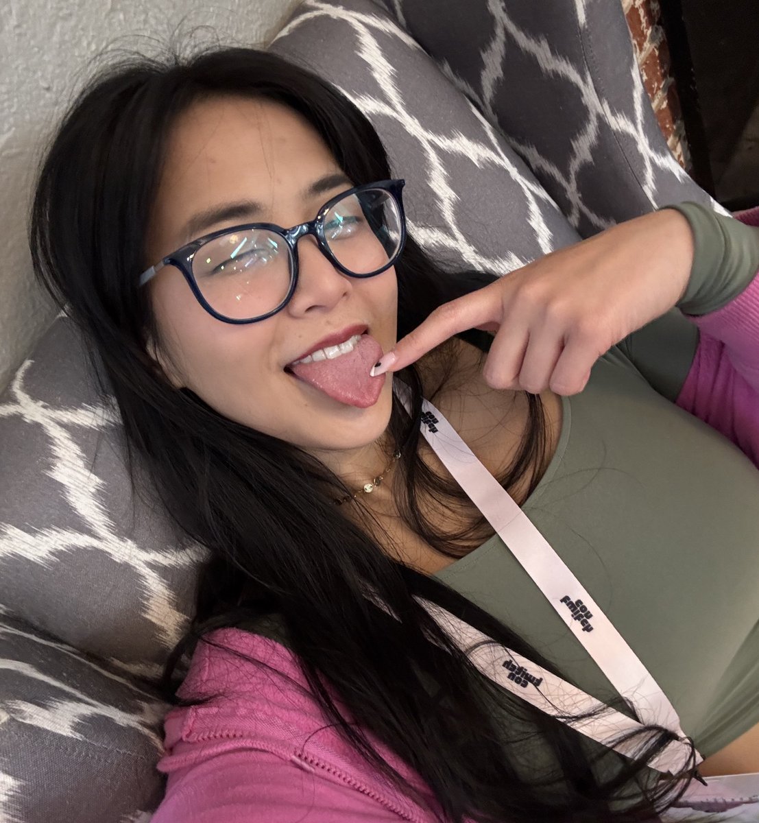 andiipoops's tweet image. if u see me at twitchcon, 

don’t say hi to me unless you give me a pack of Pokemon to rip and slobber all over 🙂‍↔️