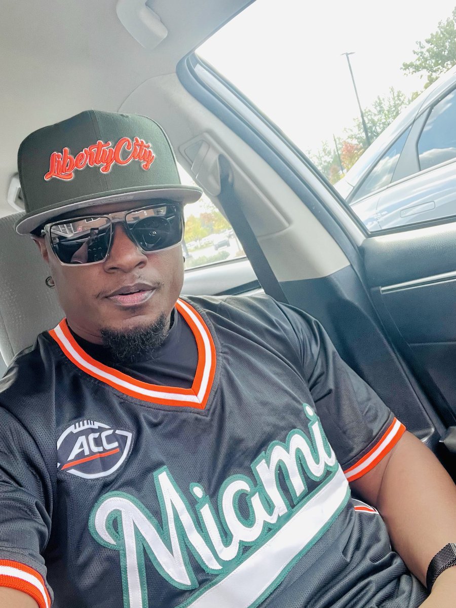 IMJ0SHUALE0NARD's tweet photo. We still out here! Win or lose! 🗣️😜🙌🏿 @AlumniApparelCo https://t.co/enXoVV0X2B