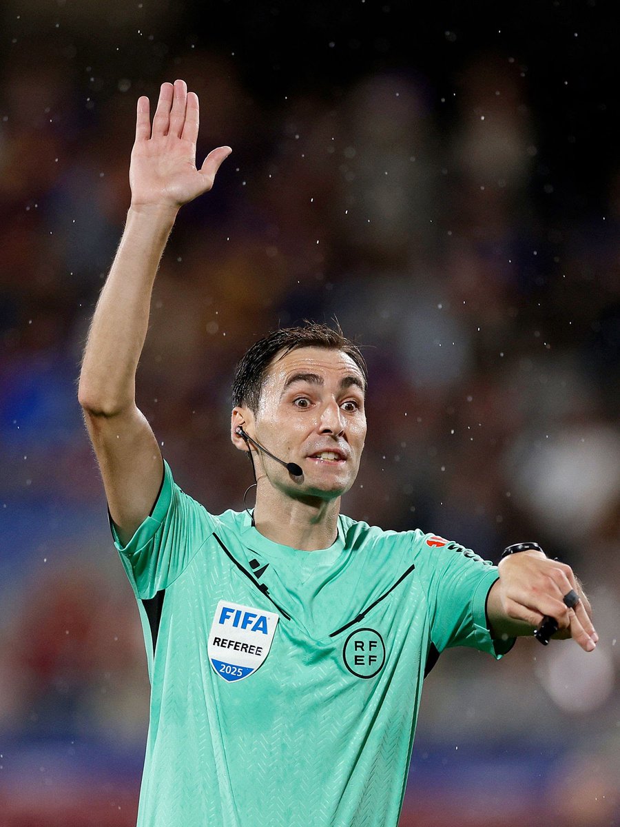 Objetivoatleti's tweet image. Hay que abandonar esta competición de una puñetera vez.

El otro día, Soto Grado, y hoy Ricardo de Burgos Bengoetxea.