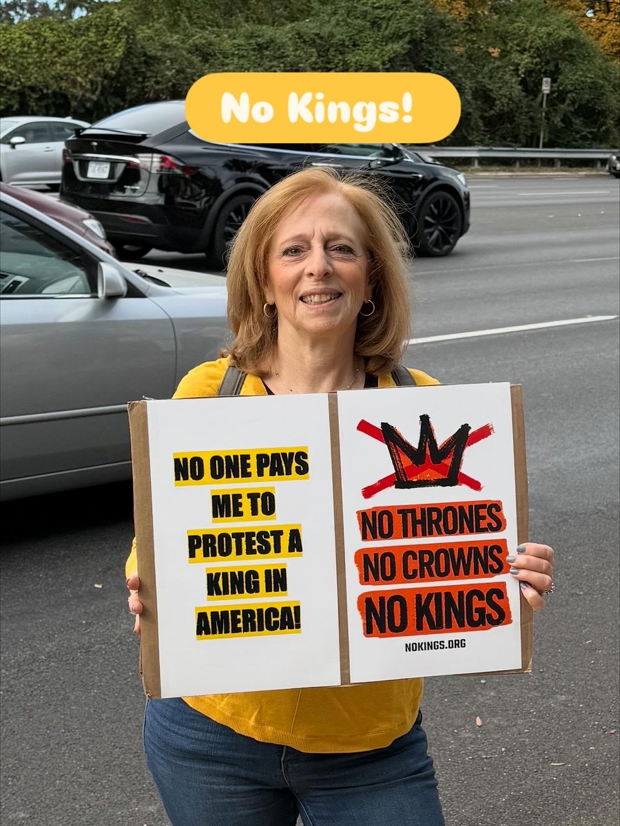 dvrogers16's tweet photo. @ChrisVanHollen Thanks for speaking at our #NoKingsOct18 protest today! https://t.co/yJeZ5xxusG
