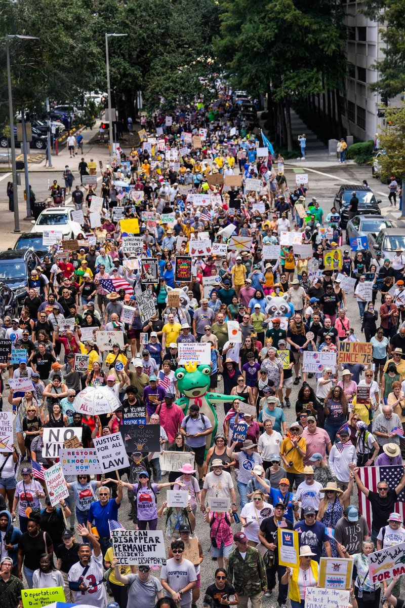 HoustonChron's tweet image. Thousands of No Kings protesters gathered around Houston and descended upon downtown Saturday as part of a national day of action against what organizers say is “authoritarian” leadership under President Donald Trump. Here's a look at the protests in downtown Houston, as captured…
