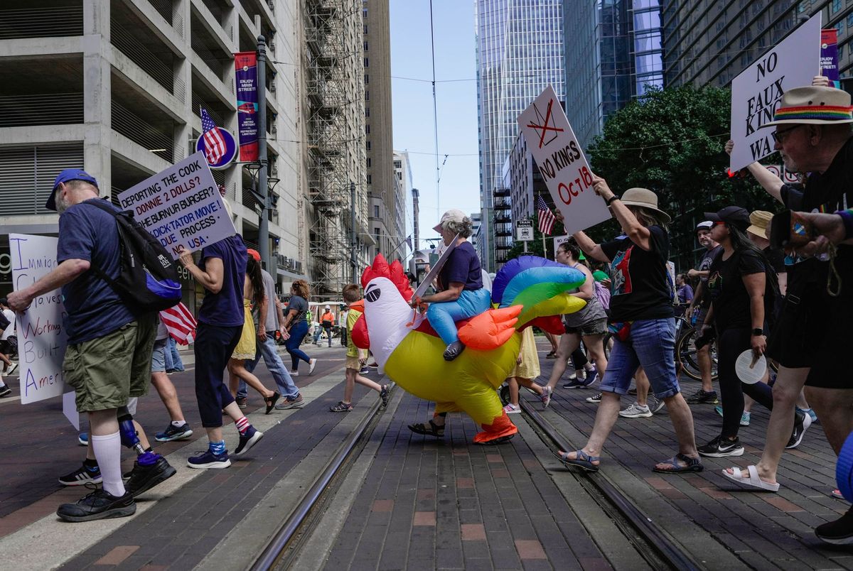 HoustonChron's tweet image. Thousands of No Kings protesters gathered around Houston and descended upon downtown Saturday as part of a national day of action against what organizers say is “authoritarian” leadership under President Donald Trump. Here's a look at the protests in downtown Houston, as captured…