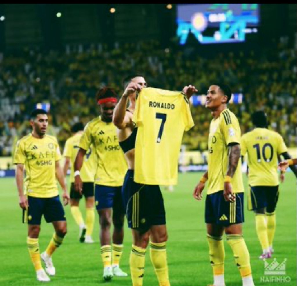 النصر يتربع على الصدارة بدون منافس وبالعلامة الكاملة
 
➖اقوى هجوم بتسجيل ( 19 هدف )
➖أقوى دفاع لم يستقبل سوى (هدفين فقط)

➖فيلكس بصدارة الهدافين  ب8 أهداف 
➖الدون ثاني الهدافين ب5 أهداف 

إبداع ياعالمي 💛💙

 #النصر_الفتح