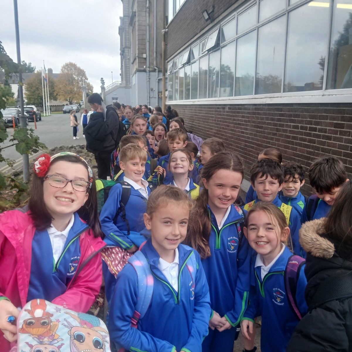 Bhain cór na scoile sár-taitneamh as an seó Les Miserables! Turas iontach a bhí ann🎵