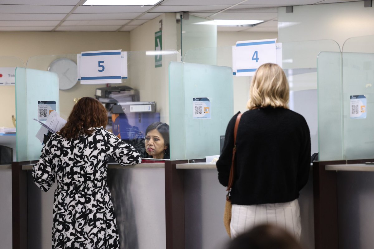 MigracionGuate's tweet image. #Extranjería | El personal del IGM brinda atención a personas extranjeras en diversos trámites migratorios, tales como visas, residencias temporales o permanentes, prórrogas de estadía y otras gestiones.

1/2🧵