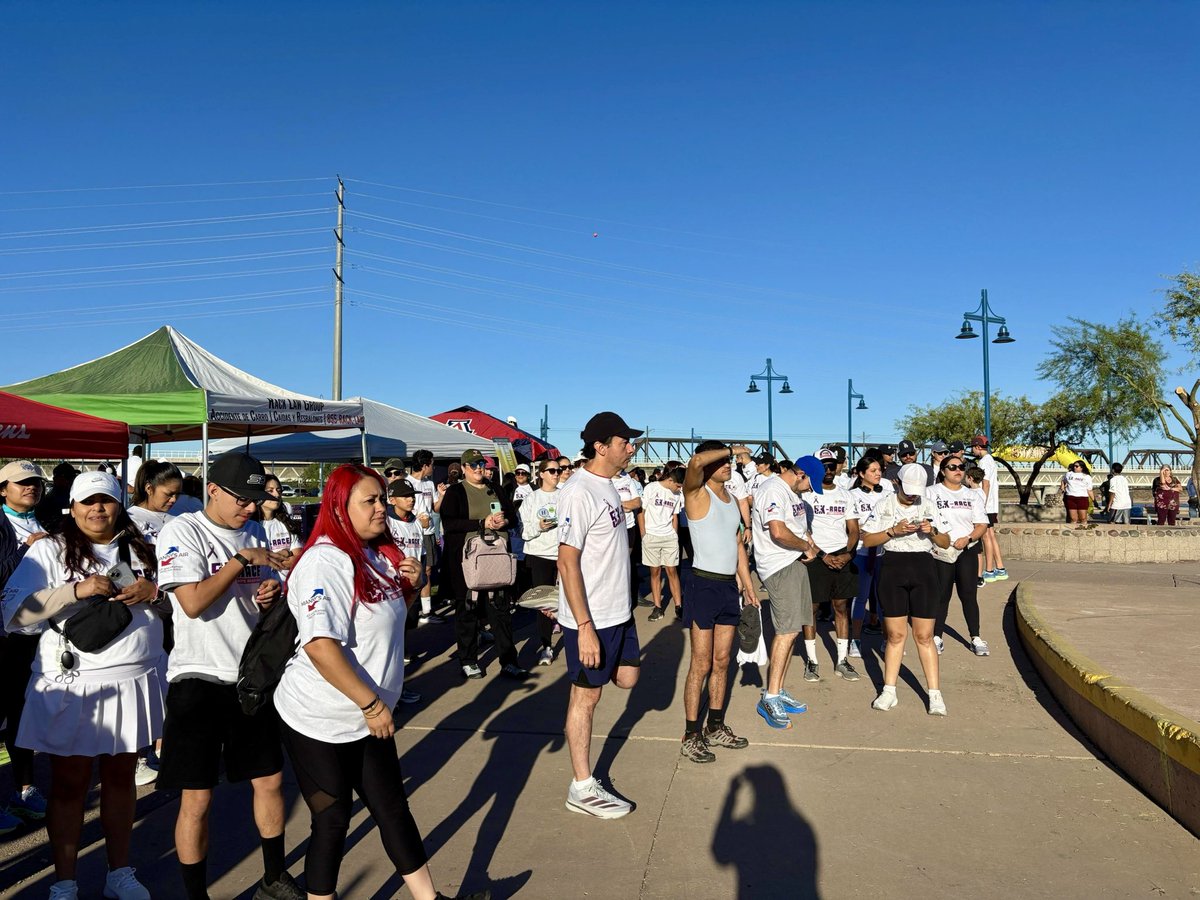 jorgem_yescas's tweet photo. 🌅 Great morning at Tempe Town Lake!
Joined Councilmember @CMBerdettaHodge for a 5K race promoting health, unity, and awareness during #BinationalHealthWeek.
Thank you, Berdetta, for opening Tempe’s doors and supporting Hispanic and African American communities. 💪🇲🇽🇺🇸
#Tempe #Arizona #Community #ConsulmexPhoenix