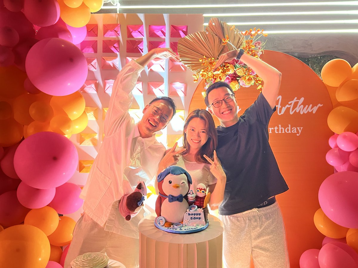 Happy blessed birthday <a href="/FoxyPenguinApe/">FoxyPenguin 小狐狸</a> and <a href="/justthur_/">Arthur Fong 冯安健</a> ! 🎊You guys are absolute rockstars and the industry gold standard for community building. Thank you for all that you do!

Thank you as well master cake designer <a href="/Symphony_Young/">Symphony Young 紫匀🦄💕✨</a> for letting me crash 🐧