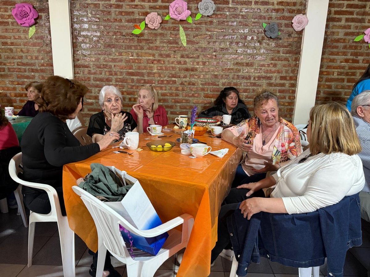 julietacorroza's tweet photo. Qué hermosa tarde compartimos en el Centro de Adultos La Alborada 🎉
Estamos convencidos de que el camino es seguir trabajando para poder levantar la voz de la Neuquinidad en el Congreso de la Nación, con representantes que defiendan nuestra caja jubilatoria y cuiden a nuestros adultos mayores.