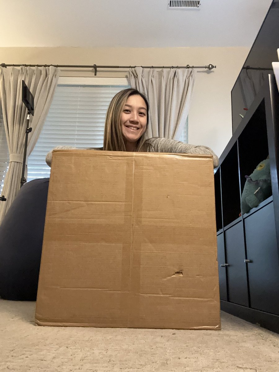 originaljenugc's tweet image. For anyone thinking UGC is a scam.. I just received my package worth $1000 of waterproof shoes and I’m getting paid 4-figures to make content for them.
But you’re still out here thinking its an MLM 🤷♀️
Tissue box for reference
#ugc #ugccreator