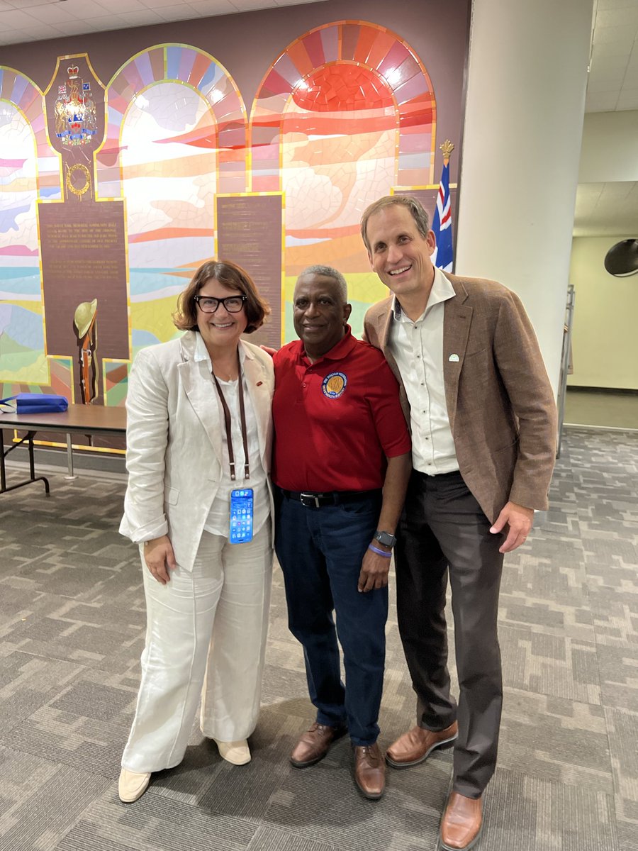 Prostate cancer affects ~27,900 men each year in 🇨🇦, with Black men nearly 2x more at risk. With Movember’s and the Walnut Foundation' support, our PC-PEP program empowers Black men &amp; underserved groups — advancing equity in survivorship. #PCPEP #HealthEquity #Movember