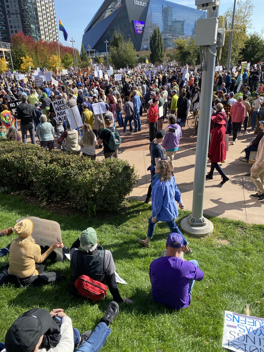 Sorry, GOP, no Hitler-loving young Republicans in this crowd. In the struggle between love and hate, Minneapolis has taken a firm stand on the side of love.