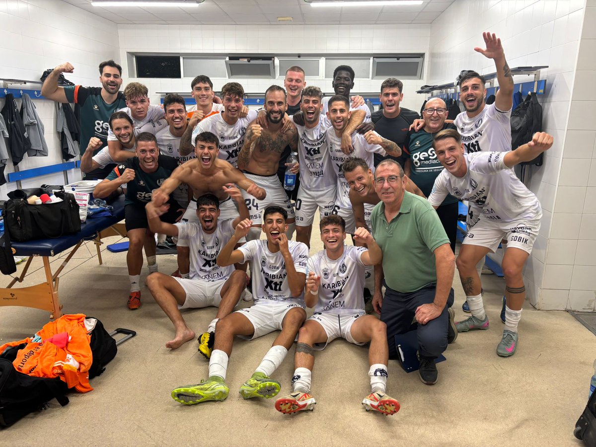 🏟 #EsteponaYeclano 0️⃣-2️⃣

🤍🤩 ¡Primera victoria oficial como visitantes de la temporada 🆚️ <a href="/CDEstepona/">C.D. Estepona</a>, GRANDE EQUIPO! 🍍🔝

⚽️ <a href="/xabipenin/">Xabi Domínguez</a> (24')
⚽️ #JorgeDomínguez (44')

#NoDudaría 📢
#SegundaRFEF 📊
#GraciasAfición 🫶