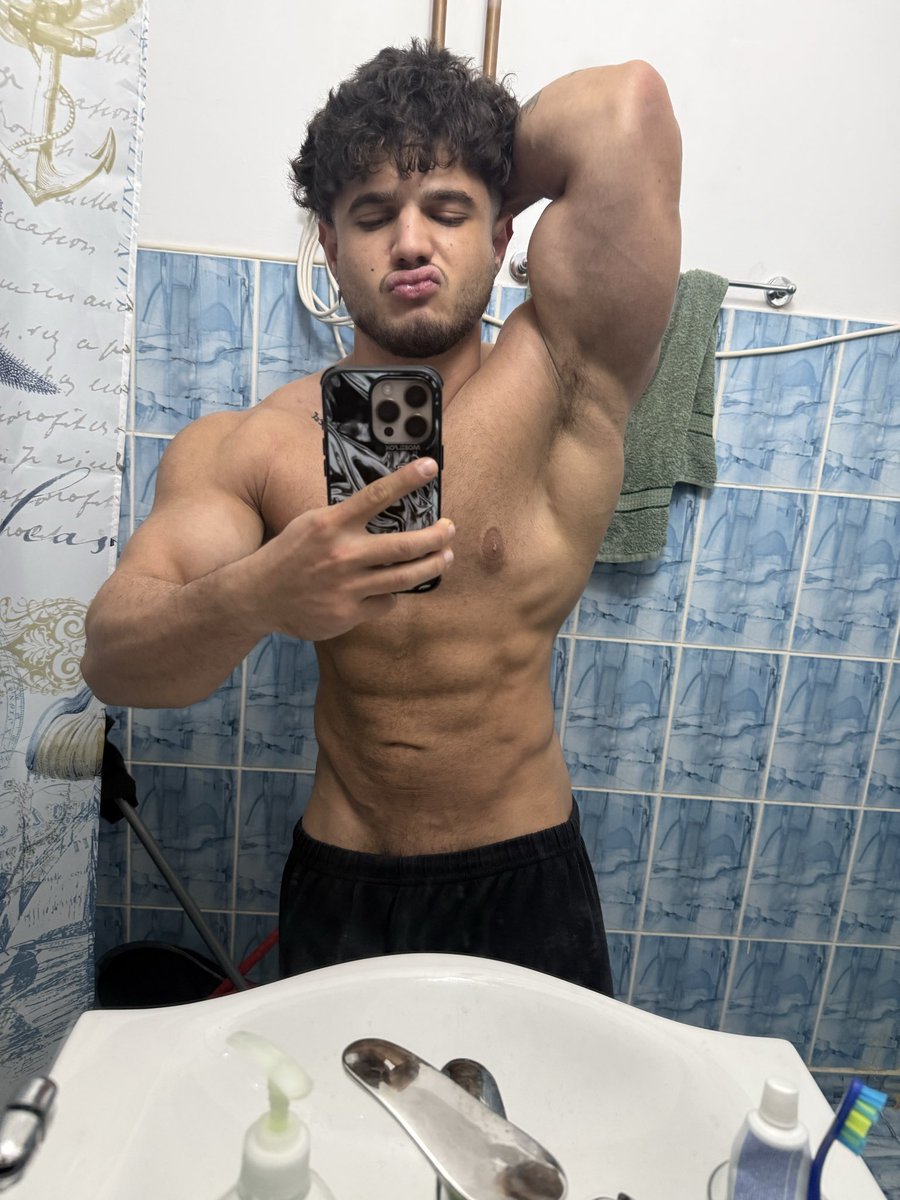 MasterVioBlack1's tweet photo. serve the ultimate muscle god sub https://t.co/WCllf7paAd
