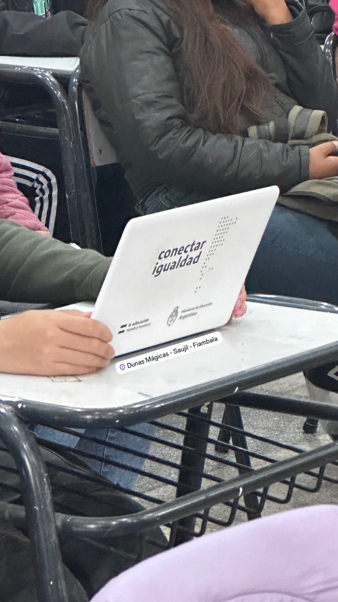 FrancoNeronDre's tweet image. Estoy dando clases en Fiambala, norte del norte. Más de 200 alumnos, le calculo entre un 20/30 % de los cuales tienen compu de conectar igualdad y Juana Manso. A veces ni toman conciencia de lo que rompieron. Lo vamos a arreglar.