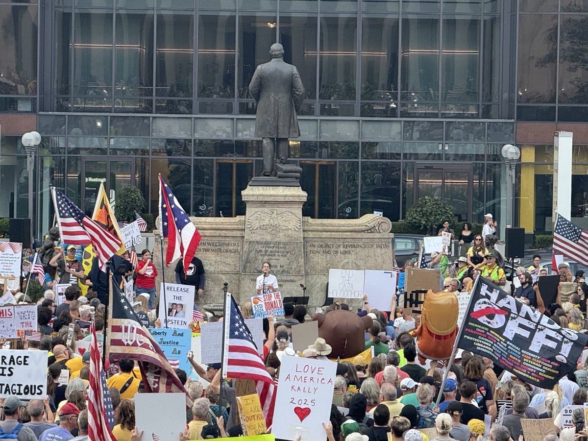 No Kings — Columbus Ohio

3-4~ thousand people present.