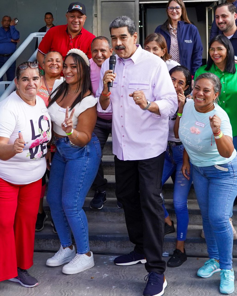 Acidx_13's tweet image. ¡Venezuela avanza con el #PoderPopular! 🚀
Hemos completado 18 trimestres de crecimiento del PIB. La clave: democratizar el emprendimiento. Hoy inauguramos la Ciudad del #Emprendimiento en San Agustín, y pusimos en marcha la Textilera Comunal «María Castro» en Aragua.
¡La…