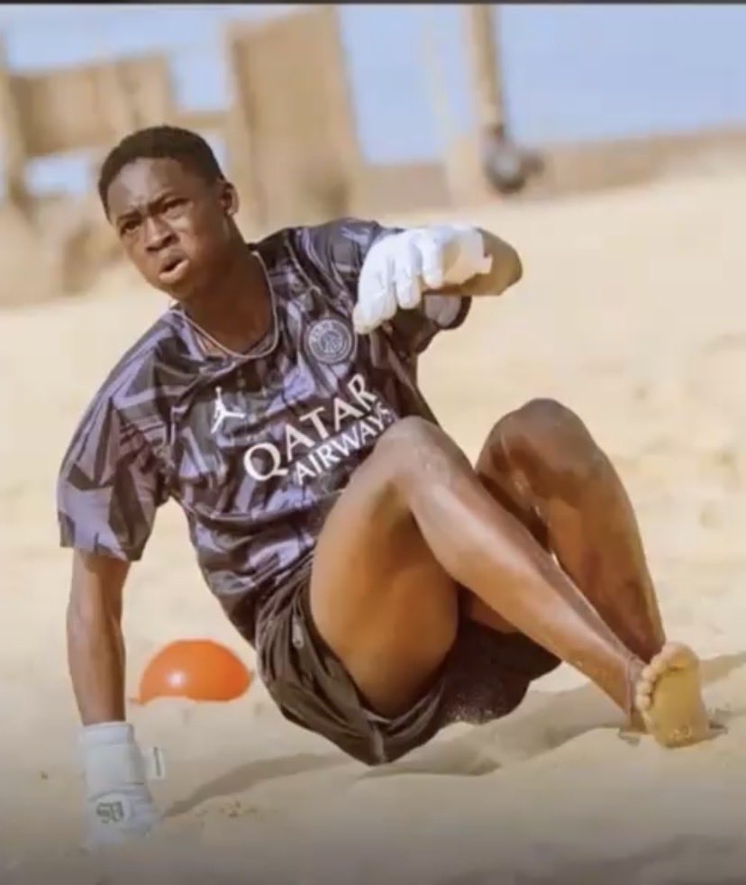 Un jeune Sénégalais aurait été tué par un groupe d'individus qui lui aurait promis, ainsi qu'à sa famille, une place dans une académie pour réussir dans le football. Je tiens à présenter mes condoléances à sa famille et à ses proches, et je prie pour que son âme repose en paix.