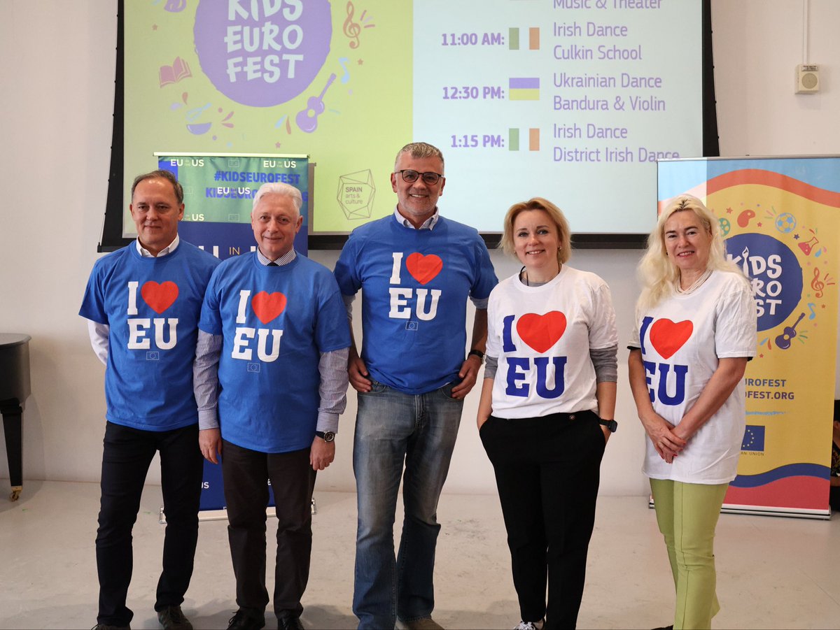 EUAmbUS's tweet image. Europe is for everyone, young and old. For almost 20 years, #KidsEuroFest has been the best way for local children under 12 to experience the countries that make up the EU. Happy to stop by today and witness the happiness of so many families as they experience Europe.