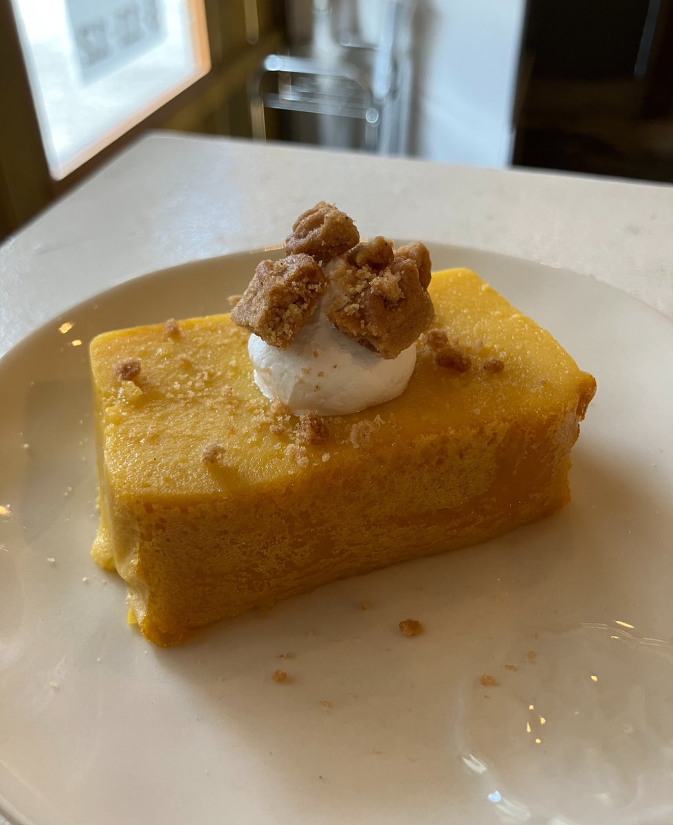 本日の日替わりスイーツは「かぼちゃとメープルシロップのテリーヌ 350円」です⭐️  
砂糖の代わりにメープルシロップを使っています🍁

今日は今月日曜日限定「牛すじ欧風カレー 1000円」もあります🐮

本日も11時より開店いたします🍛 
皆様のご来店を心よりお待ちしております🙇‍♀️
