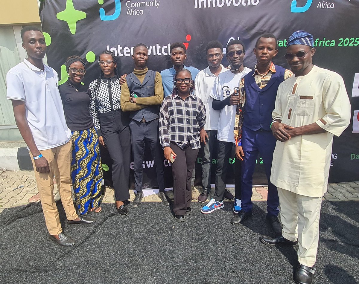 Met some of my amazing schoolmates again. Every moment was memorable. 🫶🏽

<a href="/Legend_Lexxi/">Prince_Shunlexxi👑</a> <a href="/Data_General1/">Ayorinde Ayomide</a>