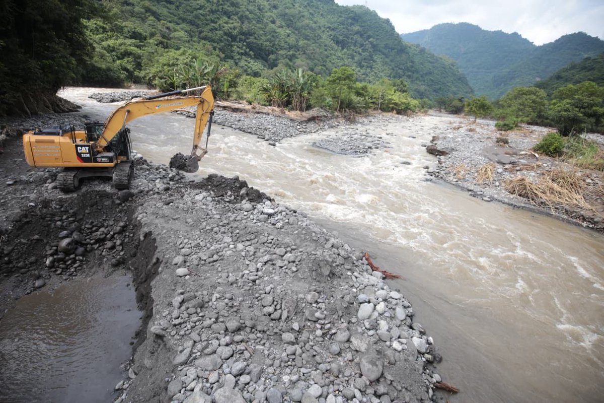 Acompañados de la coordinadora, <a href="/Letamaya/">Leticia Ramírez Amaya</a>, supervisamos el puente vehicular de la comunidad de Patla y reforzamos el apoyo a las familias damnificadas en Jopala. 🌉🛣️

Con unidad y trabajo en equipo, damos seguimiento a las acciones para atender las afectaciones por las lluvias
