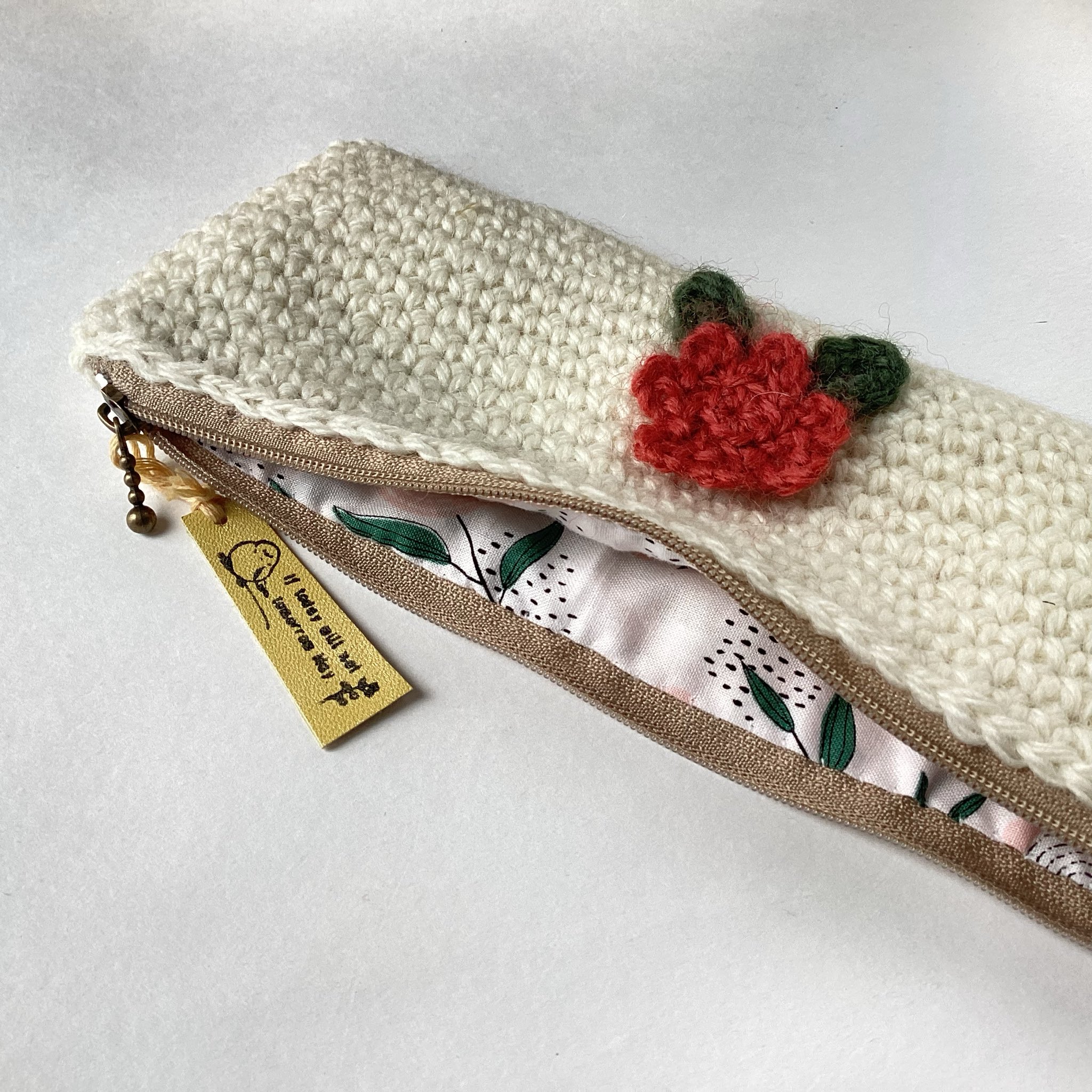 ハンドメイドmi mame kurogouchi(マメクロゴウチ) コード刺繍半月型ハンドバッグ