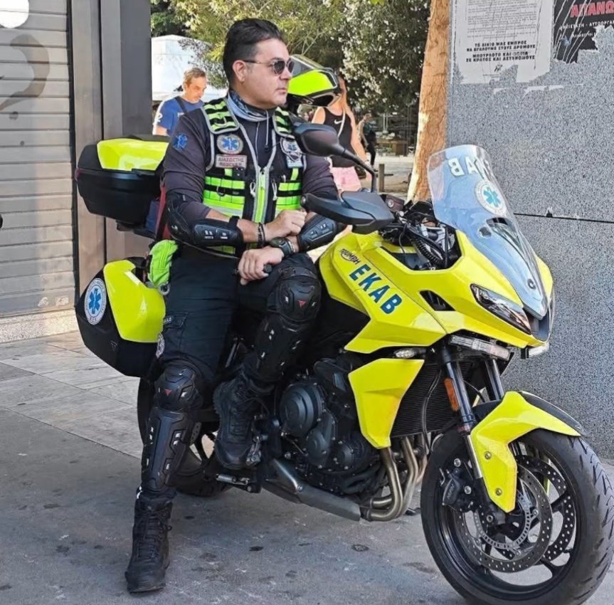 -Πέρας βάρδιας από Μ41.

-Ξεκουράσου Δημήτρη, είμαστε εδώ για να συνεχίσουμε το έργο σου.

*Ενάμιση μήνα στο νοσοκομείο πάλευε όταν παρέσυραν την υπηρεσιακή μηχανή του, ενώ πήγαινε σε ασθενή !

ΟΥΤΕ 1 ΓΑΜΗΜΕΝΟ ΛΕΠΤΟ ΣΤΙΣ ΕΙΔΗΣΕΙΣ!!!

#SoOthersLive