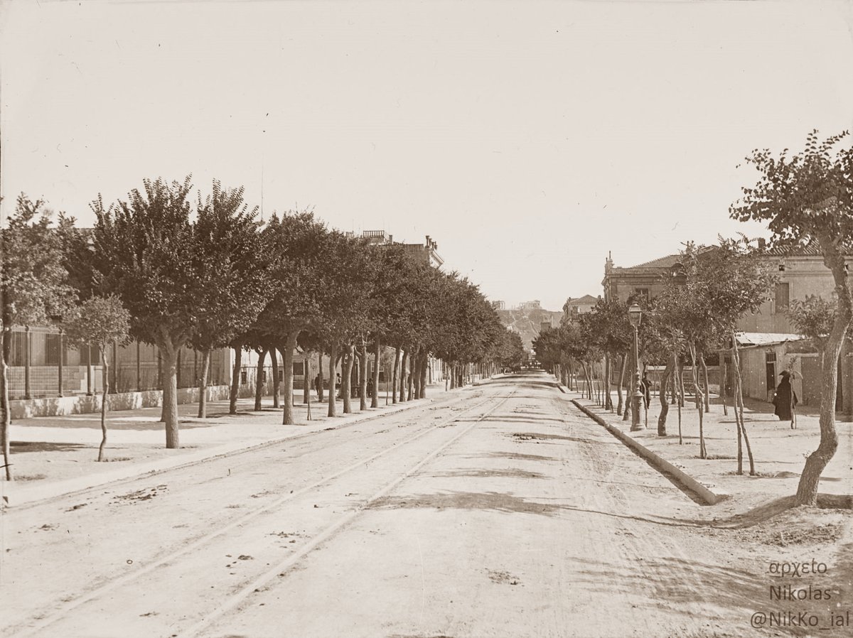 Η οδός Πατησίων το 1920.
Αριστερά το Εθνικό Μετσόβιο Πολυτεχνείο και στο βάθος η Ακρόπολη.
#Athens