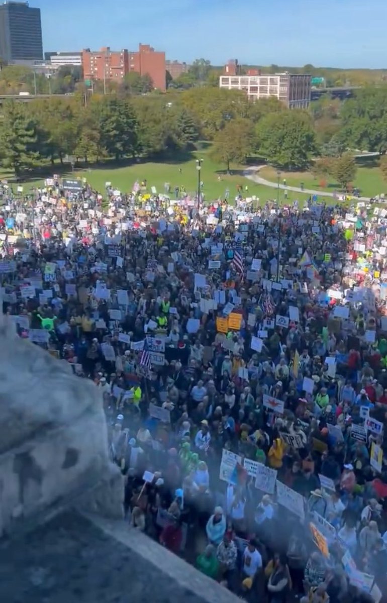 Hartford, Connecticut No Kings Day protest!

Bravo!

👏