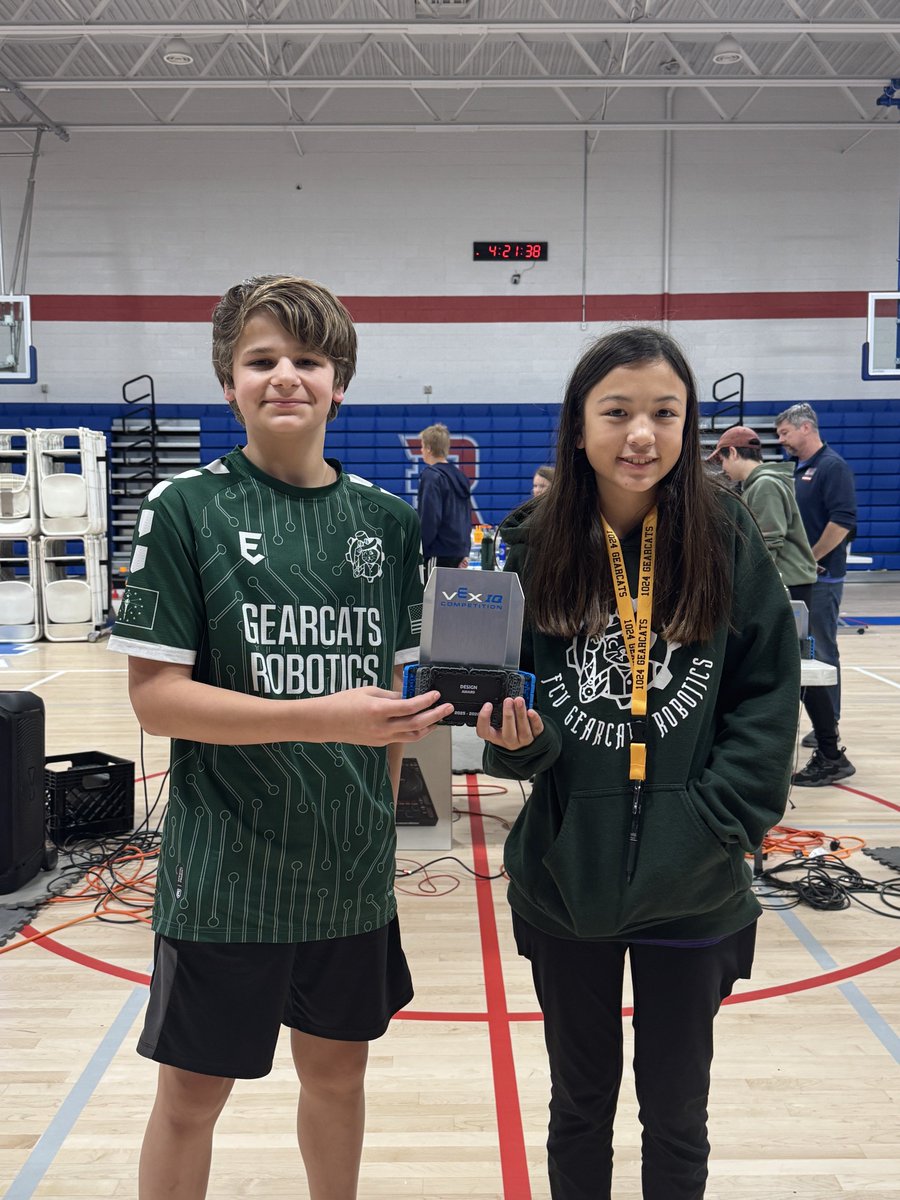 Gearcats1024's tweet photo. Congratulations to 1024X and 1024W on earning the Judges and Design Awards respectively!!

@FCVWildcats @lnwildcats @ltgoodnews #robotics https://t.co/OrSfxPkJrL