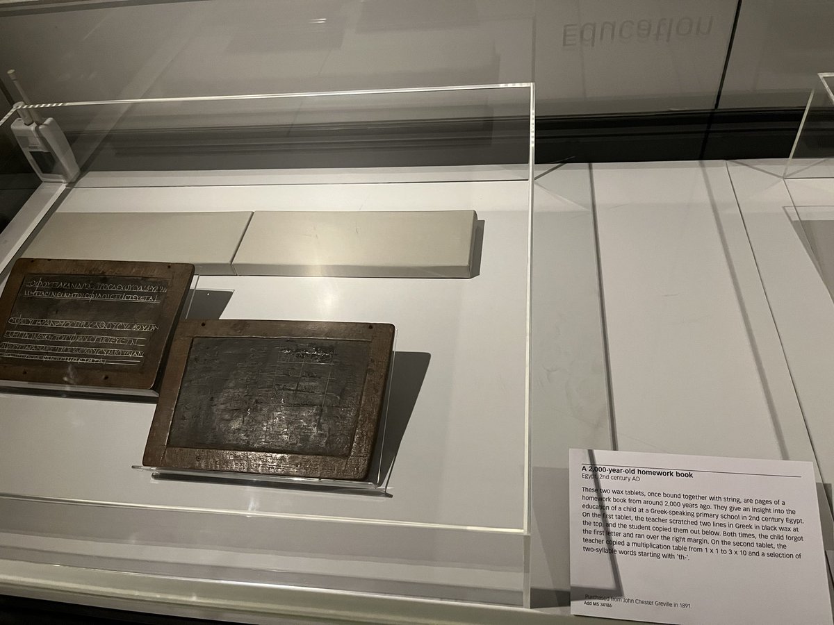 ロンドンに行ったら
大英博物館の中央閲覧室と
英国図書館のギャラリーが吉

前者は新アレキサンドリア図書館の見本だし
後者にはロウの書板展示があったりする
運が良ければグーテンベルグ聖書の展示があるかもだが、運が悪かった

双方無料で入れる
 #本好きの下剋上