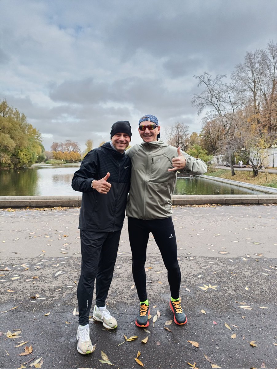 Ходил сегодня на тренировку к олимпийскому чемпиону Афин 2004 по бегу на 800 метров Юрию Борзаковскому.
Потренили, побегали, потравили байки.
А вы занимались своим любимым видом спорта с олимпийским чемпионом?