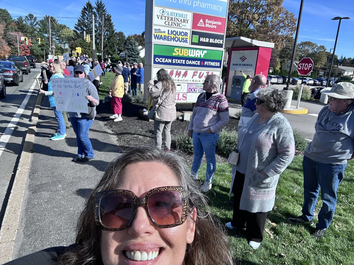 crayolabutters's tweet photo. @BulwarkOnline We live in a small town in Northern RI that votes for Trump. We had a great turn out today! https://t.co/gWvAyziBsD