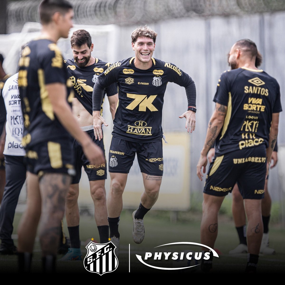 SantosFC's tweet photo. A busca por grandes resultados começa no treino - com foco, dedicação e equipamentos que fazem a diferença.
A Physicus se orgulha de estar ao lado do Santos nessa jornada de superação! 💥⚽
#SantosFC #Physicus #JuntosPorResultados https://t.co/Ep5AVjLsXv