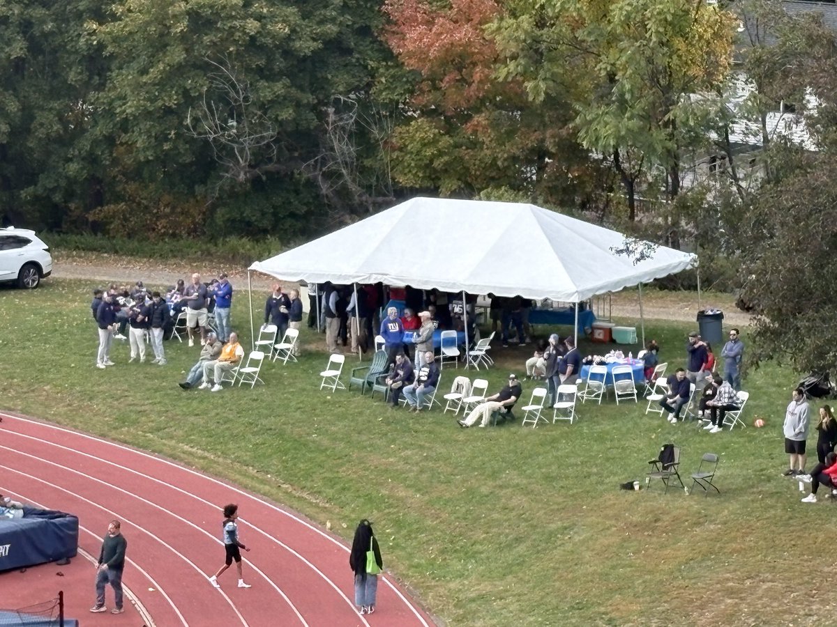 Homecoming 2025! Some 📸 as our football team improves to 6-2 with a home win over Kellenberg! Festivities continue this evening for all alumni and reunion classes with Pub Night! #Stepinac #DefineYourFuture