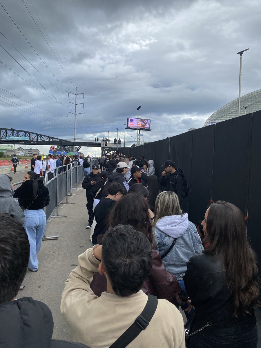 juanchittow's tweet photo. Acá haciendo fila https://t.co/7grtZGobSD