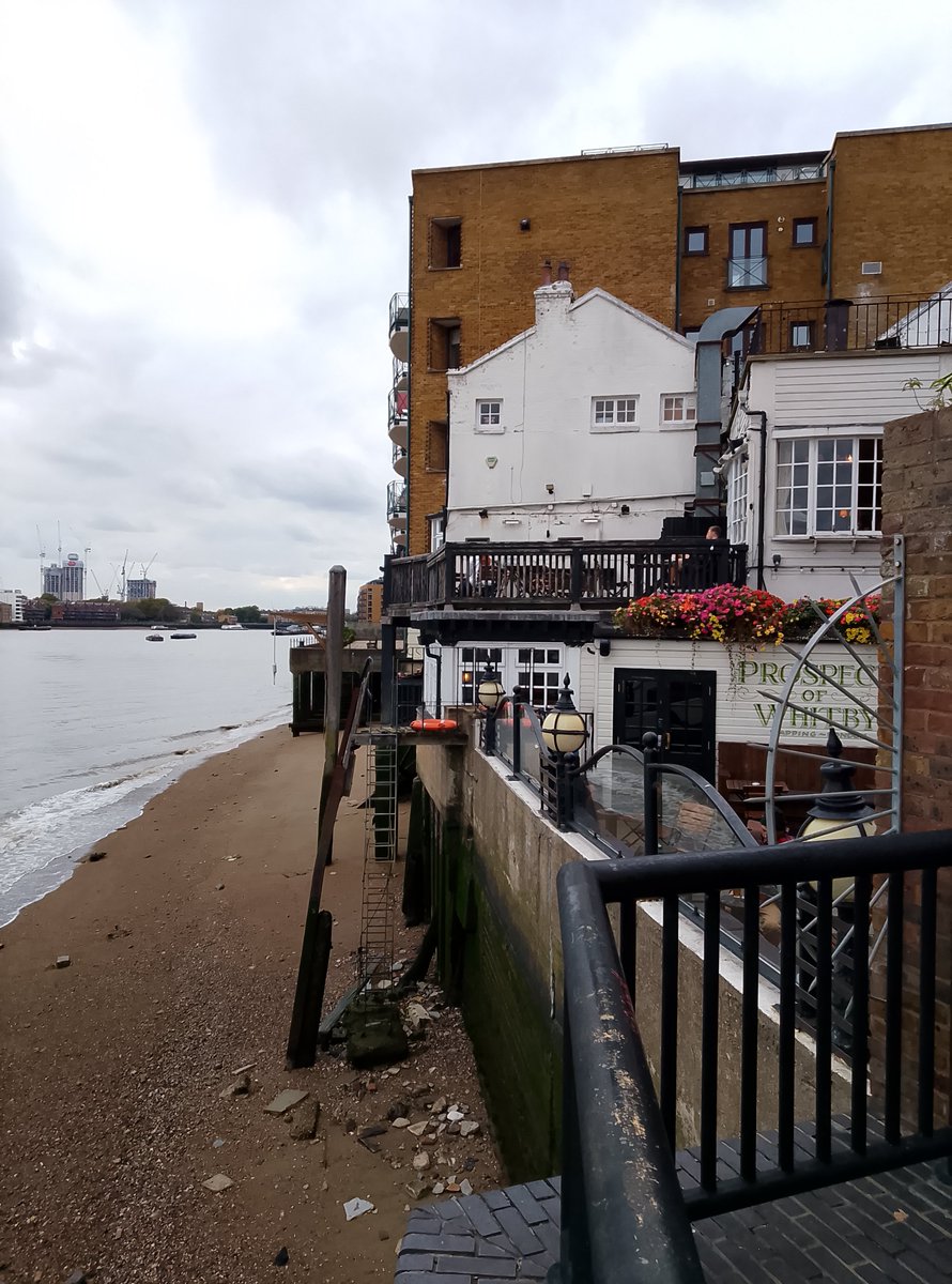 BergonziBen's tweet photo. Just had pleasant drinks with friends in some of the classic Thameside pubs in Wapping and Limehouse. Despite all the modern buildings in the background, the steady flow of the river is unchanged for centuries.
#Thepastinthepresent
#HistoricalFiction
#researchtrip https://t.co/ynyrQdhpPA