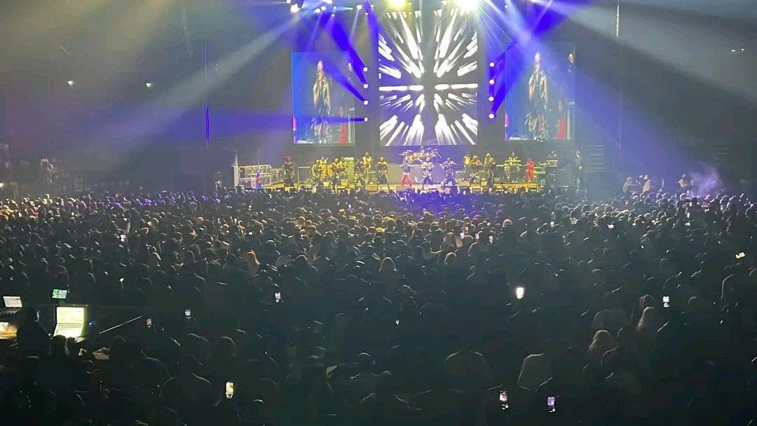 MMCrdc243's tweet image. 📸 : WERRASON à l&apos;Adidas Arena, grand respect ! 👑 
#MMC