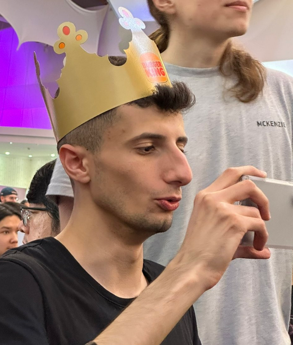 _mini360's tweet image. apparently big nose also went to a german event this year early august wearing a BK crown too, well after the time people got on his case for having racist emotes the first time. not racist btw 👍
