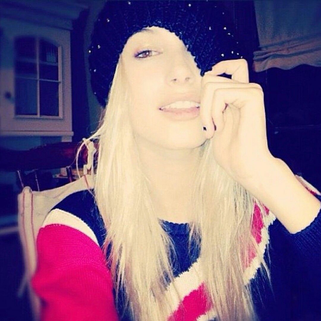 o rosto da hailey bieber comprado aos 15 anos de idade