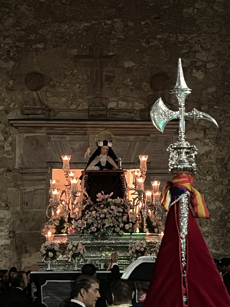 AM_STV's tweet photo. Ponemos fin al recorrido tras Santa Teresa de Jesús, suena:

🎼 Charitas
🎼 Entre Rocío y Azahar
🎼 Himno Nacional
🎼 Ave María 

Siempre agradecidos con la Doctora De la Iglesia

#LaFabricaDeLosSueños https://t.co/PWU28ePoE0