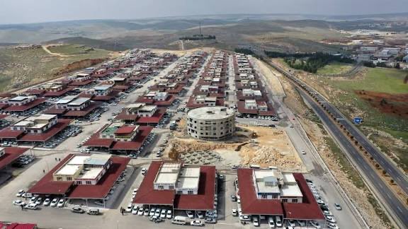 Merhaba sayın vekilim ben saddam kaya şanlıurfa eyyübiyede bulunan oto galericiler sitesinin dükkanlarımız 8 yıldır tapu sorunu var okadar vekilere söyledik kimse çare bulmadı dönüş yapmadı meclise taşırmısınız lütfen mağduruz <a href="/MTanal/">Av.Mahmut TANAL</a>