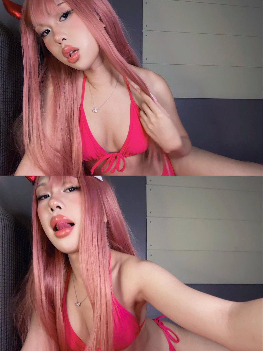cosplaying zero two