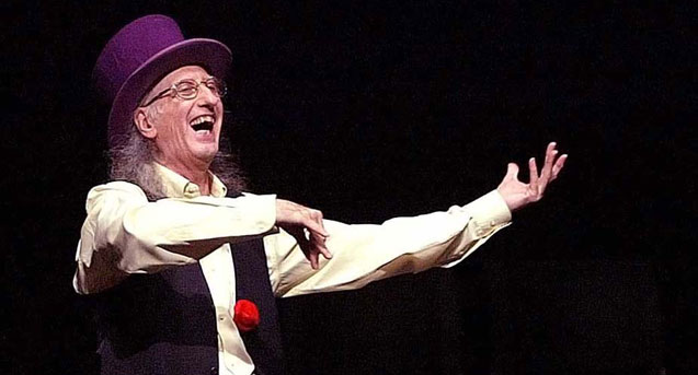 ¡Chan tatachan...! Hay que felicitar al gran JUAN TAMARIZ, que cumple hoy 83 años ¿No es un crack este tío?