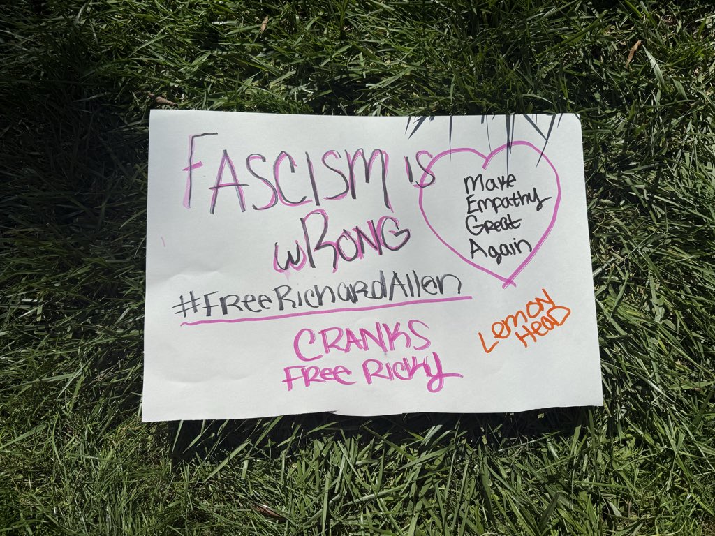 shboogies's tweet photo. PROTEST LOADED! 🦩
#NoKings #FreeRicky #FascismIswRONG #LemonHead @Donlemonbsky #FreeRichardAllen #Cranks https://t.co/fq7SYJFsA4